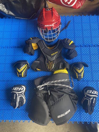 Youth full set of hockey equipment Bauer sz small