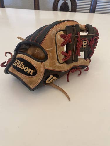 Used Right Hand Throw 11.5" A2000 Baseball Glove