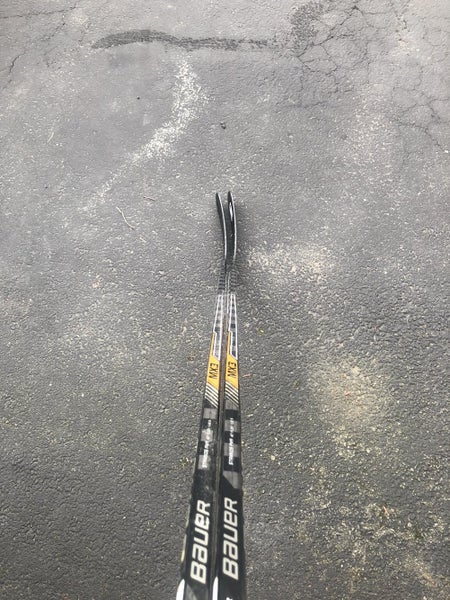 Senior Right Handed Supreme MX3 Hockey Stick
