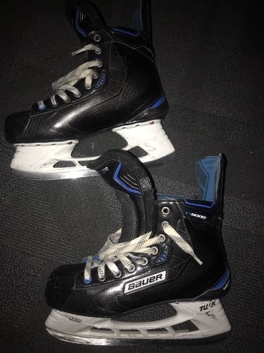 Senior Bauer Regular Width Size 8.5 Nexus N9000 Hockey Skates
