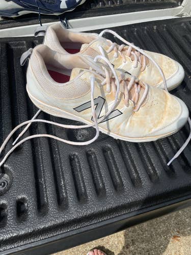 White Men's Metal Low Cut New Balance Size 11