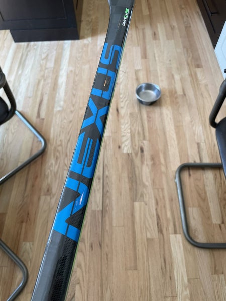 Senior Right Handed Nexus Geo Hockey Stick