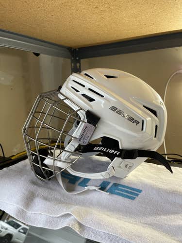 Large White Bauer Re-Akt 150 Combo with Cage