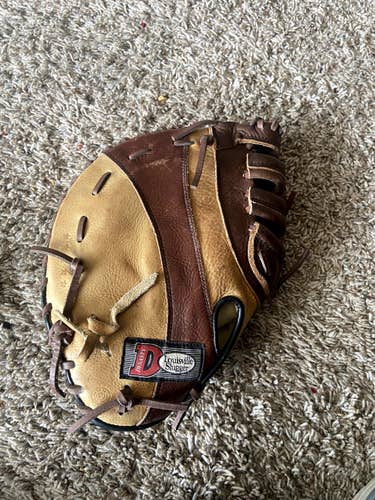 Brown Used Kid Pitch (9YO-13YO) Louisville Slugger Right Hand Throw First Base Baseball Glove 12"