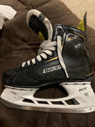 Senior Used Bauer Supreme S29 Hockey Skates Regular Width Size 6