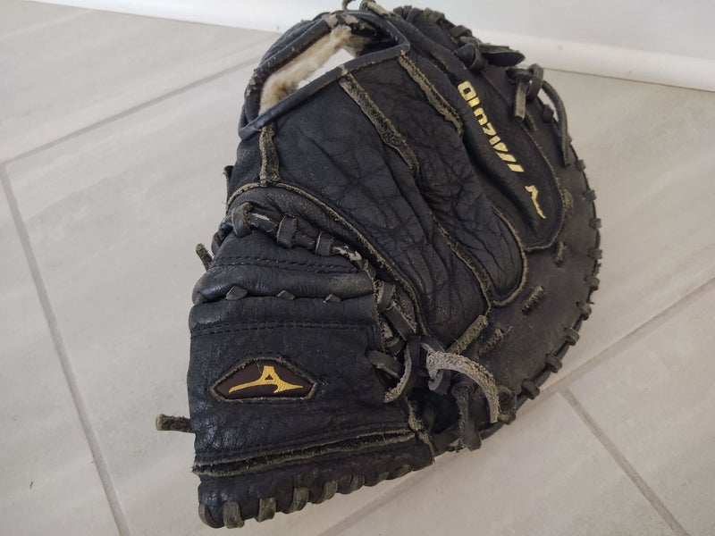 Mizuno Right Hand Throw Black Prospect Catcher's Glove 31.5"