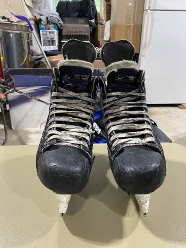 Senior Bauer Regular Width  Size 7.5 supreme one95 Hockey Skates w/Step Steel