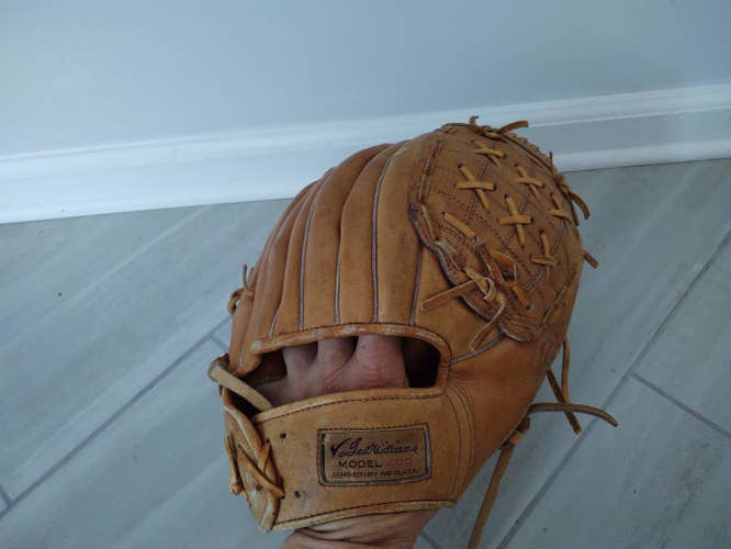 Vintage Ted Williams Model 400 (16172) 12.5" Baseball (Right Handed T.) Glove in Very Good Condition