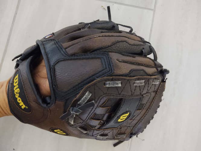 Wilson A300 Right Hand Throw 11" Baseball T-Ball Glove In Very Good Condition