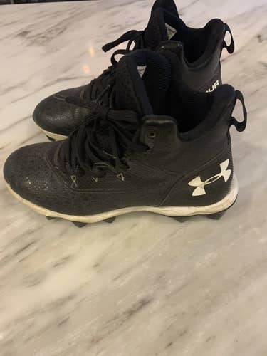 Under armor boys lacrosse cleats Size 3