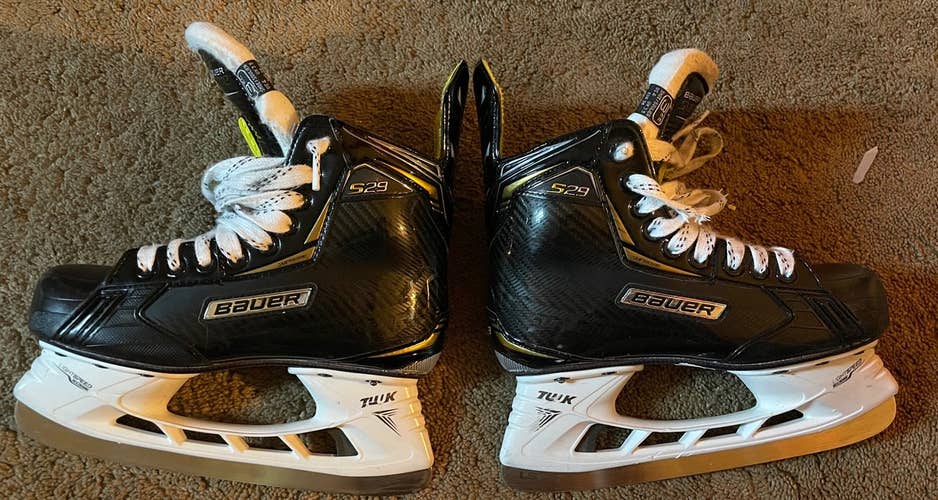 Junior Bauer Extra Wide Width Size 3 Supreme S29 Hockey Skates