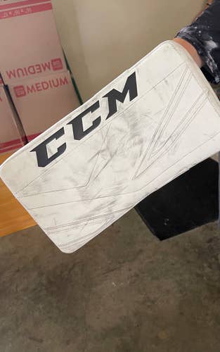 White Junior Used CCM Full Right P2.5