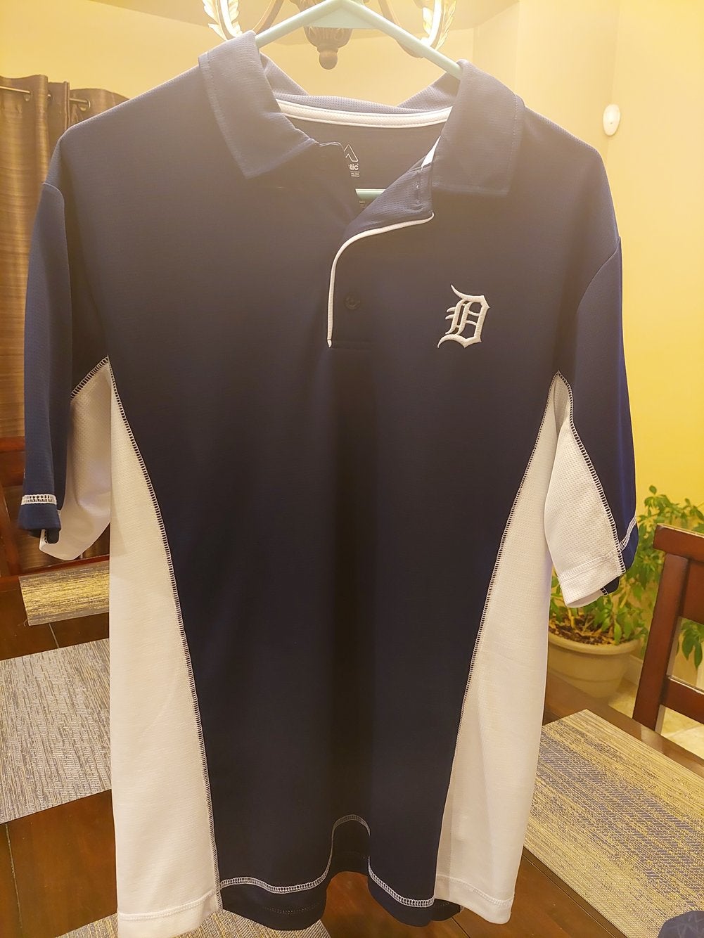 Men's Detroit Tigers Navy/Orange Solid V-Neck T-Shirt