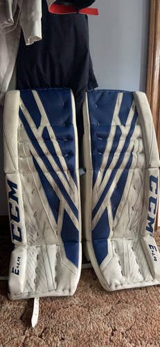 Blue Senior 33+1” CCM Extreme flex 4.9 Goalie Leg Pads