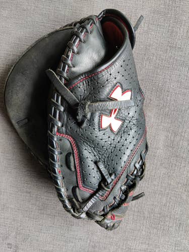 Black Used Kid Pitch (9YO-13YO) Under Armour Right Hand Throw Catcher's Baseball Glove 31.5"