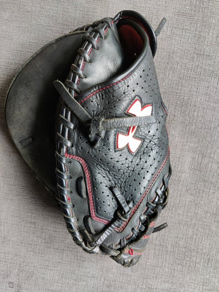 Black Used Kid Pitch (9YO-13YO) Under Armour Right Hand Throw Catcher's Baseball Glove 31.5"
