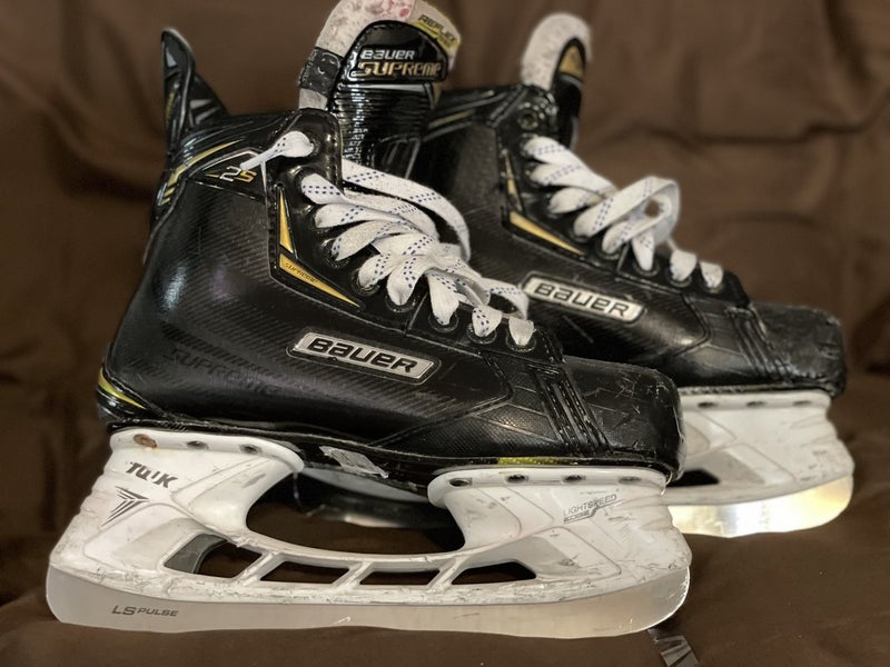 Junior Bauer Extra Wide Width Size 5.5 Supreme 2S Hockey Skates