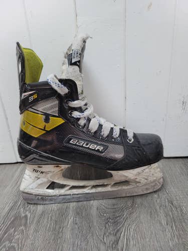 Junior Used Bauer Supreme 3S Hockey Skates Size 4.5
