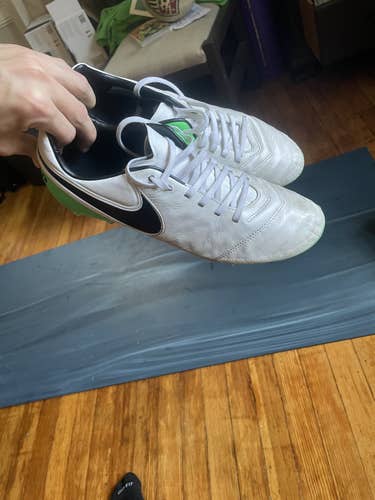 White Used Men's Size 9.5 (Women's 10.5) Nike Tiempo Legacy II Cleats