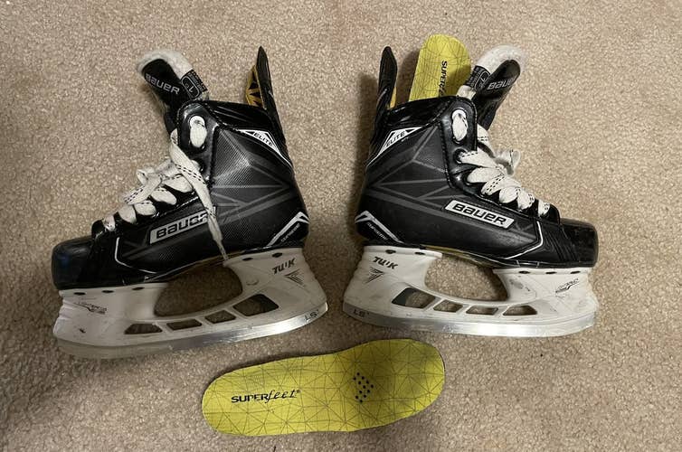 Used Bauer Regular Width  Size 1 Supreme elite Hockey Skates