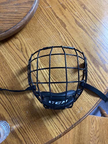 CCM FM580 Blackout Hockey Cage