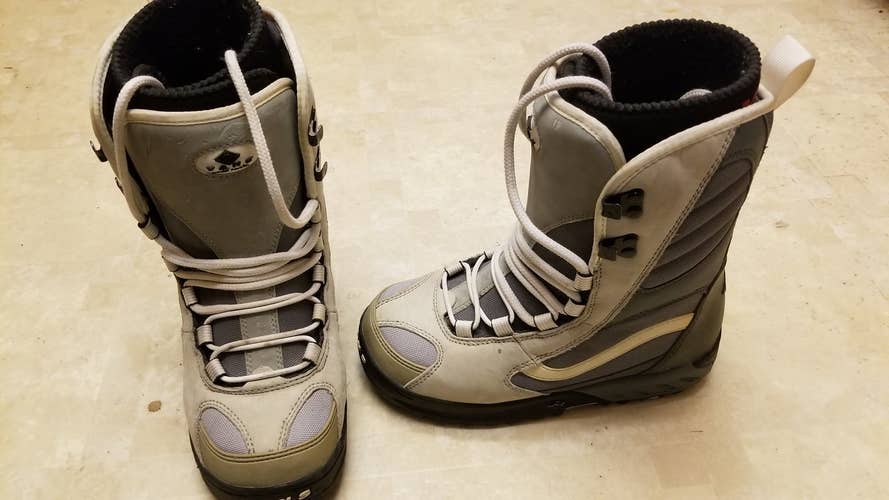 Used Size 7.0 (Women's 8.0) Vans Snowboard Boots