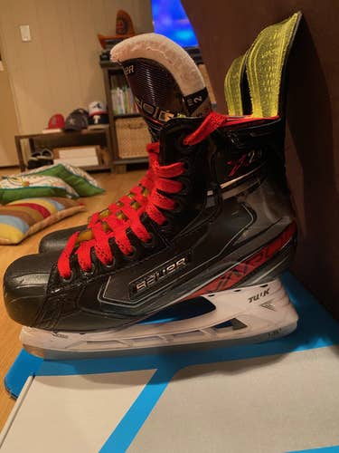 Senior Used Bauer Vapor X2.9 Hockey Skates Size 6.5