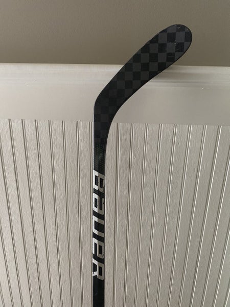 Senior Right Handed Mid Pattern Supreme Ultra Sonic Hockey Stick
