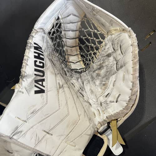 White Used 35" Regular Ve8 Pro Carbon  Goalie Full Set