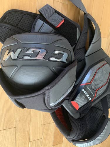 Senior Medium CCM  JetSpeed FT1 Shoulder Pads