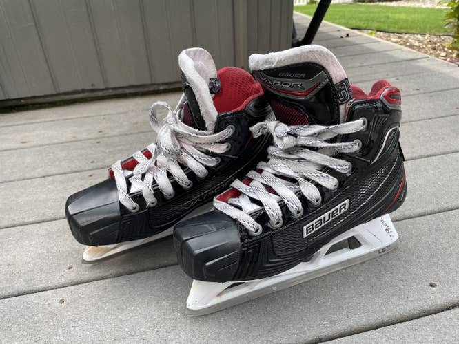 Used Bauer Regular Width  Size 5.5 vapor x900 Hockey Goalie Skates