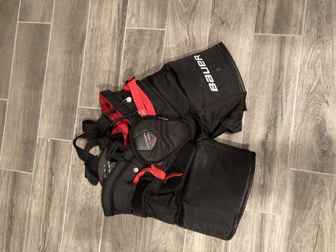 Intermediate Used Medium Bauer Vapor x900 Goalie Pants