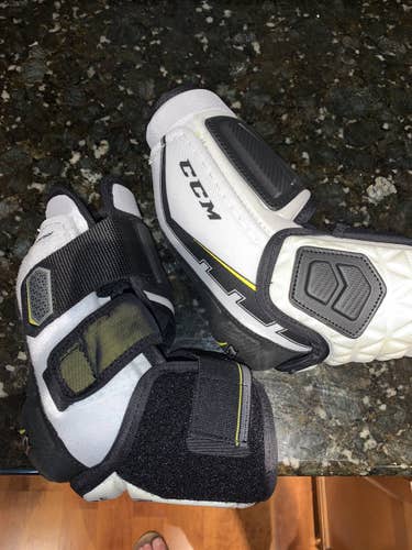 Senior Medium CCM Pro Stock Ultra Tacks Elbow Pads
