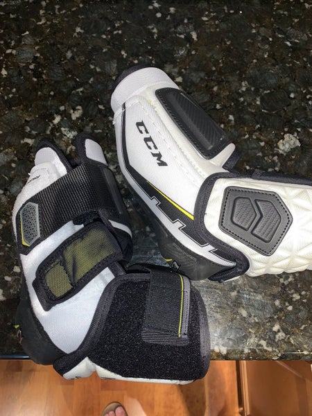 Senior Medium CCM Pro Stock Ultra Tacks Elbow Pads