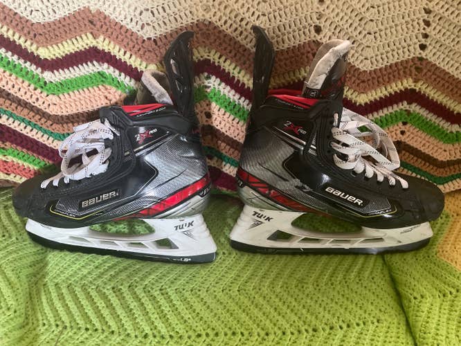 Senior Bauer Regular Width  Size 10.5 Vapor 2X Pro Hockey Skates