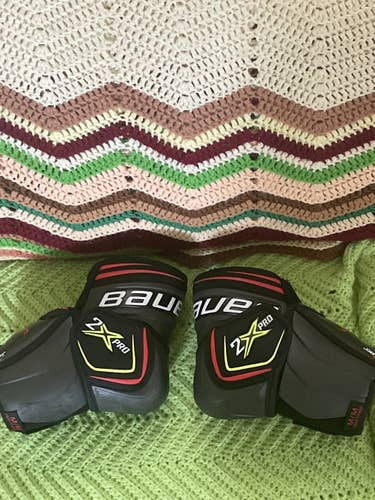 Used Medium Bauer  VAPOR 2X PRO Elbow Pads