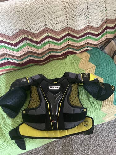 Senior Large Bauer  Supreme 1S Shoulder Pads
