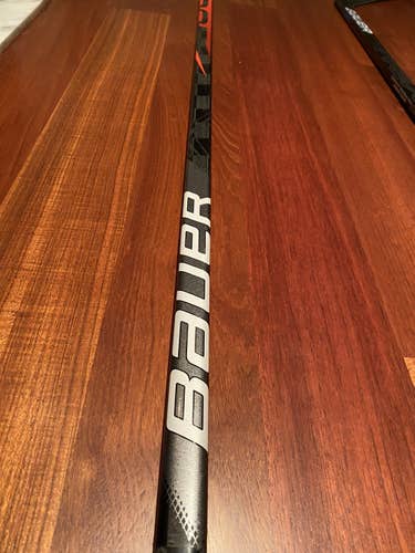 New Right Handed Vapor FlyLite Hockey Stick