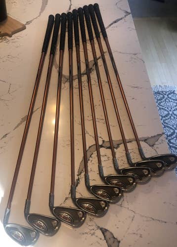 Men's Right Handed Regular Flex Graphite Shaft G10 Iron Set