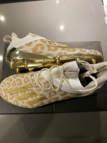 White Adult Molded Cleats Low Cut