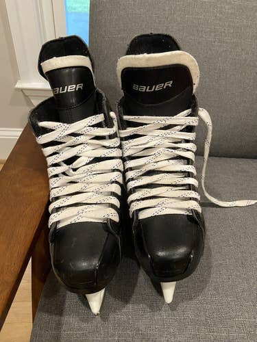 Senior Bauer Regular Width Size 9.5 Supreme 140 Hockey Skates