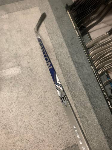 NEW - Easton SE16 Drury Right 85 Flex Grip Hockey Stick