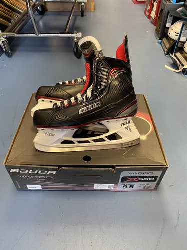 Senior Bauer Size 9.5 Vapor X500 Hockey Skates