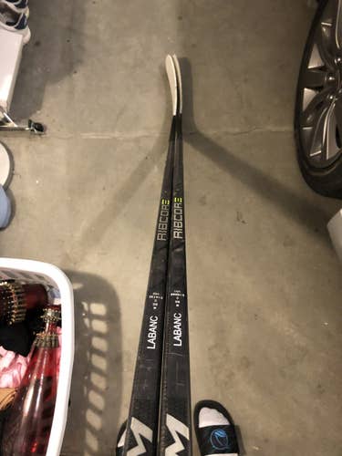 Like New San Jose Sharks Kevin Labanc CCM Trigger 2 PMT Prostock Sticks (2 Pack)