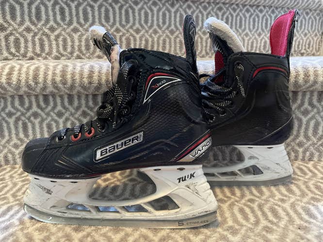 Junior Used Bauer Vapor X600 Hockey Skates Regular Width Size 2