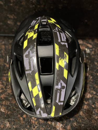 Matte black cascade S Lacrosse helmet slightly used but in great condition