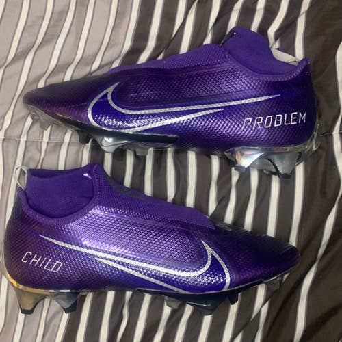 Purple Adult Unisex Used Size 11.5 (Women's 12.5) Nike