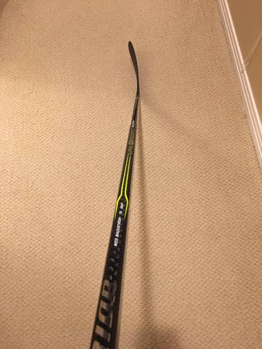 Senior Right Handed Mid Pattern  Alpha QX Hockey Stick