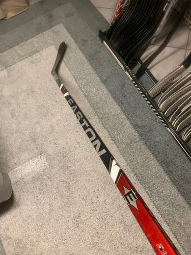 NEW - Easton S17 Sakic 100 Flex Hockey Stick