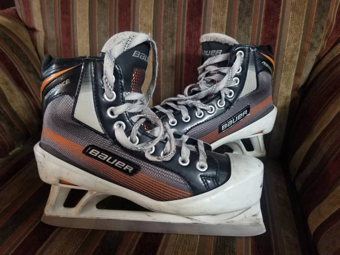 Junior Used Bauer Performance Hockey Goalie Skates Regular Width Size 4